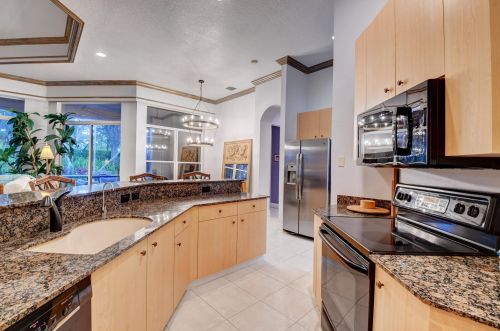 5254 Landon Cir, Boynton Beach FL 33437-1668 exterior