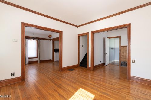 1104 Hoffman St, Three Rivers MI 49093-1017 exterior