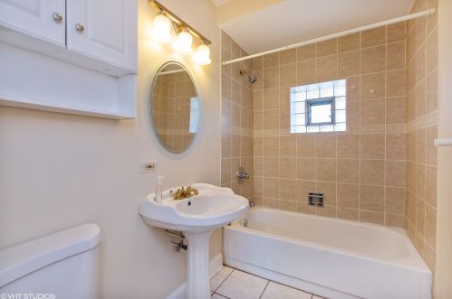 6104 Dorchester Ave, Chicago IL 60637-2811 exterior