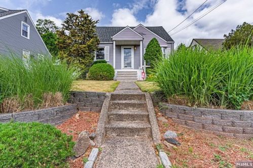 537 Terrace Ave, Hasbrouck Heights, NJ 07604-2320