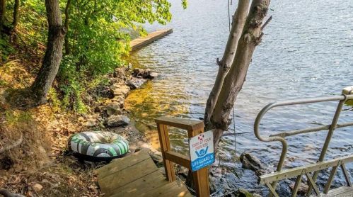 236 Roosevelt Dr, Seymour CT 06483-2118 exterior