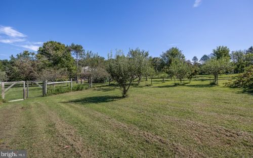 2416 Evergreen Ln, Pottstown PA 19465-8884 exterior