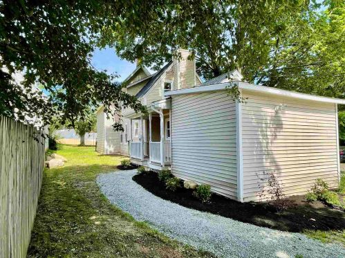 9 Washington St, Concord NH 03301-4172 exterior