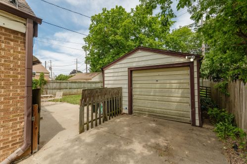 8930 Lincoln Ave, Milwaukee WI 53207-1711 exterior