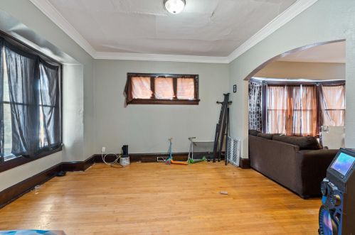 2435 41st St, Milwaukee, WI 53210-2933