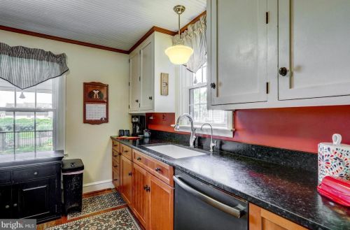 2013 Marietta Ave, Lancaster PA 17603-2205 exterior