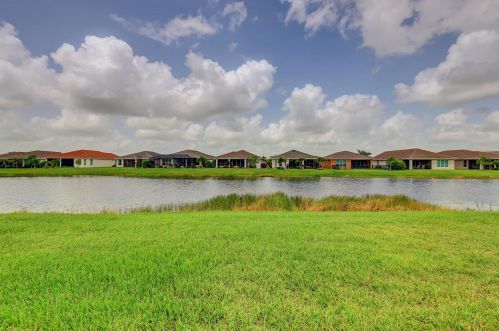 9516 Royal Poinciana Dr, Fort Pierce FL  34987-2506 exterior