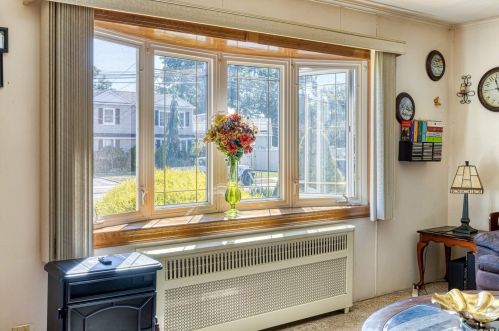 551 18 St, Babylon NY 11704-2206 exterior