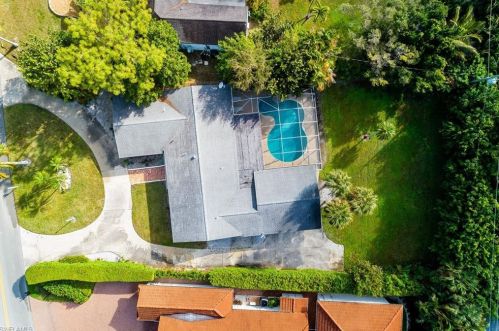 626 Golf Dr, Naples FL 34102-0053 exterior