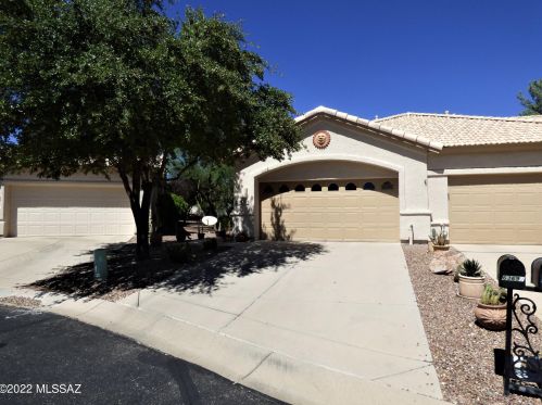 63692 Holiday Dr, Tucson, AZ 85739-2134