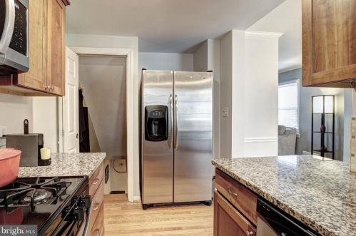 5947 Monticello Rd, Alexandria VA 22303-2218 exterior