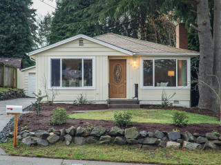 9047 8 Ave, Seattle WA  98115-2811 exterior