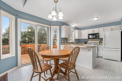 286 Riverwood Dr, Middlevle MI  49333-9075 exterior