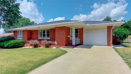 1311 Arthur St, Pekin, IL 61554-1723