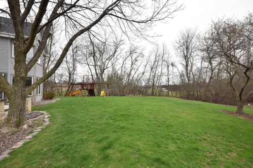 6945 Tesch Ave, Milwaukee WI 53220-2417 exterior