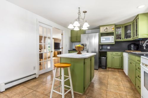 15 Ayers Ln, Dover NH 03820-4643 exterior