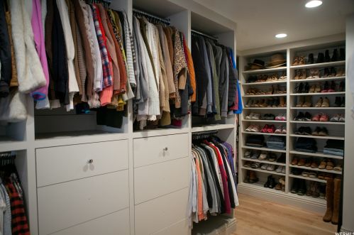 8967 Cobble Canyon Ln, Sandy UT 84093-3813 exterior