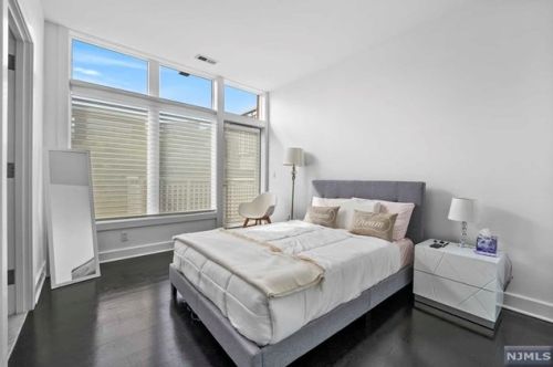 9 Vela Way, Edgewater NJ 07020-1564 exterior