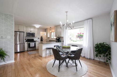 8934 Seneca Rd, Milwaukee WI 53217-2331 exterior