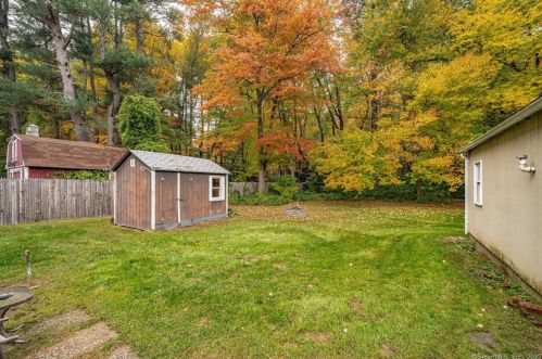 17 Arthur Ave, Enfield CT 06082-2502 exterior