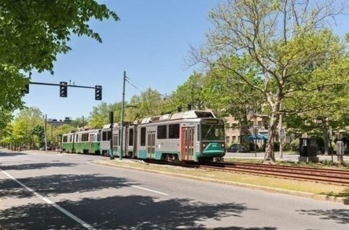 1083 Beacon St, Brookline MA 02446-5665 exterior