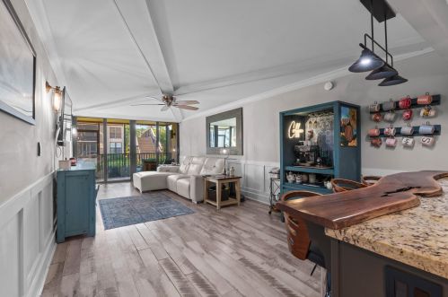 2 Royal Palm Way, Boca Raton, FL 33432-7861