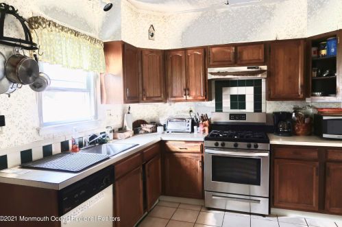 225 Cedar St, Oakhurst NJ 07755-1509 exterior