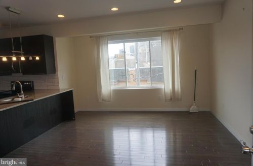 1131 20th St, Philadelphia, PA 19146-2951