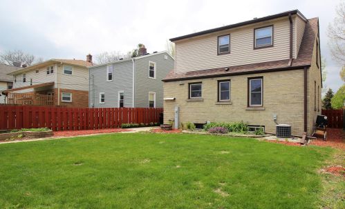 2356 75th St, Milwaukee, WI 53219-1843