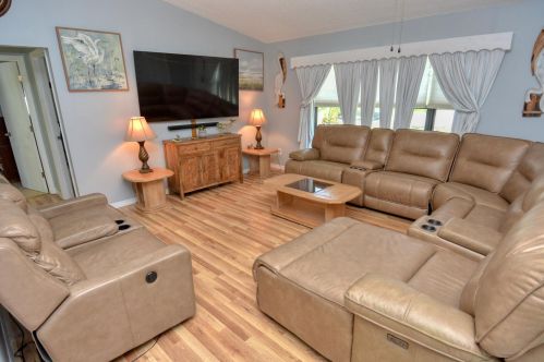 834 Walters Ter, Fort Pierce FL 34983-3963 exterior