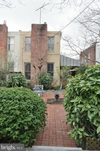 217 6 St, Washington DC 20003-1135 exterior