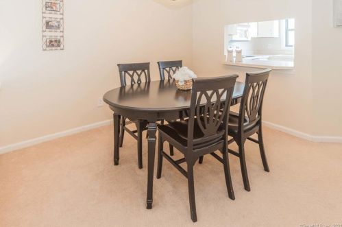 186 Metacomet Dr, Meriden CT 06450-3571 exterior