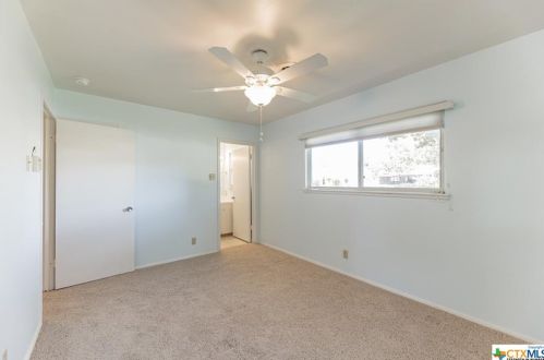 5922 Timberrock Dr, San Antonio TX 78242-1052 exterior