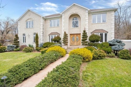 662 Foothill Rd, Bridgewater, NJ 08807-1848