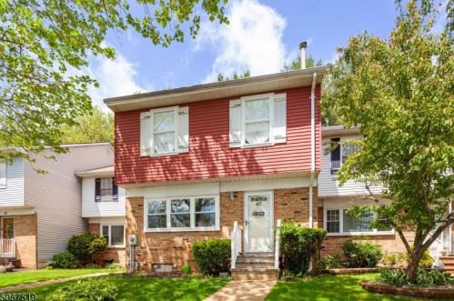 40 Corona Ct, Old Bridge, NJ 08857-2851