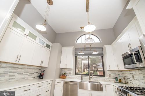 607 Sayre Dr, Princeton NJ 08540-5859 exterior