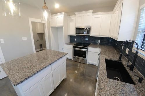 631 Texas St, Denison TX 75020-6138 exterior