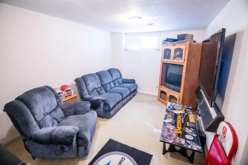 2305 Marbury Rd, Pittsburgh PA exterior