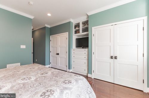 219 Green St, Philadelphia PA 19123-3314 exterior