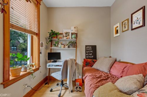 2309 Oakley Ave, Chicago IL 60645-5417 exterior