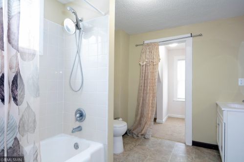 406 Edmund Ave, Saint Paul MN 55103-1605 exterior