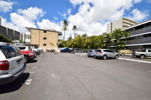 1330 Wilder Ave, Honolulu HI 96822-4293 exterior