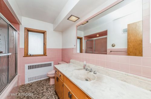 7542 Ainslie St, Chicago IL 60630-2302 exterior