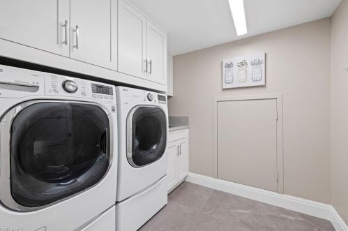 3897 7 Ave, Naples FL 34119-1521 exterior