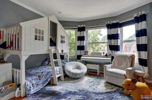 35 Hilliard Ave, Edgewater NJ 07020-1256 exterior