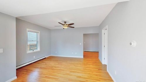 47 22 St, Huntington Station NY 11746-3240 exterior