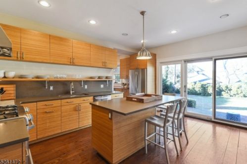 180 Christopher St, Montclair NJ 07042-4206 exterior