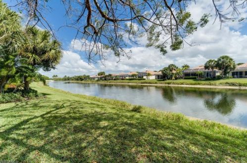 4264 Montalvo Ct, Naples FL 34109-3335 exterior