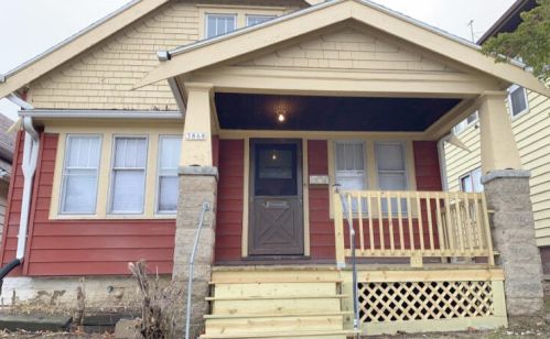 3868 15 St, Milwaukee WI 53206-2911 exterior
