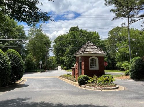 1150 Brookhaven Gln, Atlanta GA  30319-4707 exterior